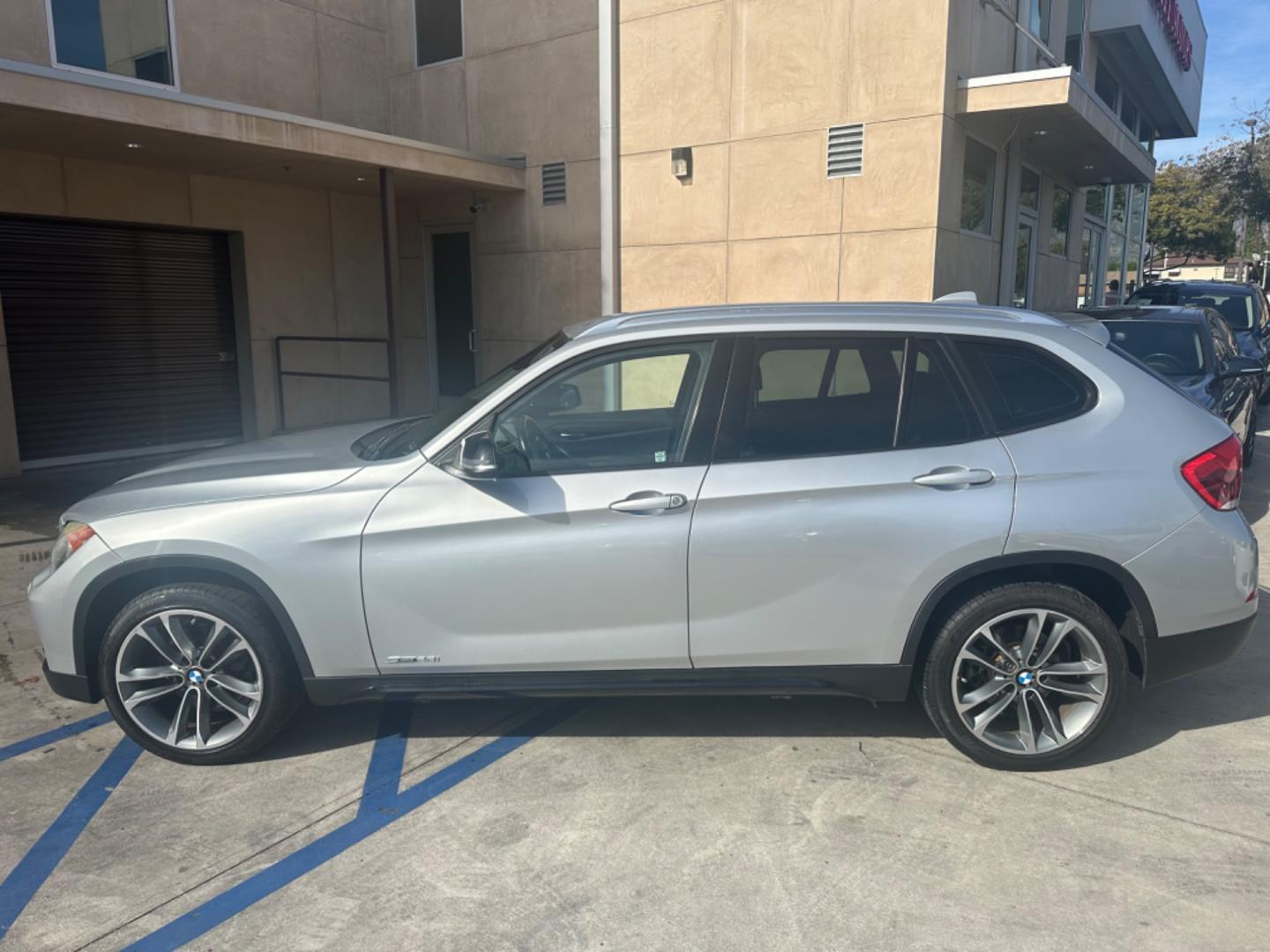 2013 Silver Metallic /Black BMW X1 sDrive28i (WBAVM1C59DV) with an 2.0L L4 DOHC 16V engine, 8-Speed Automatic transmission, located at 30 S. Berkeley Avenue, Pasadena, CA, 91107, (626) 248-7567, 34.145447, -118.109398 - Leather Seats! Premium Wheels! This 2013 BMW X1 sDrive28i looks and drives well. Bad Credit? We can help! We are the bank. All our cars are thoroughly inspected and reconditioned by our technicians. FREE CARFAX report. Stop by or call to speak with our friendly staff. Whether you have bad credit, no - Photo#1